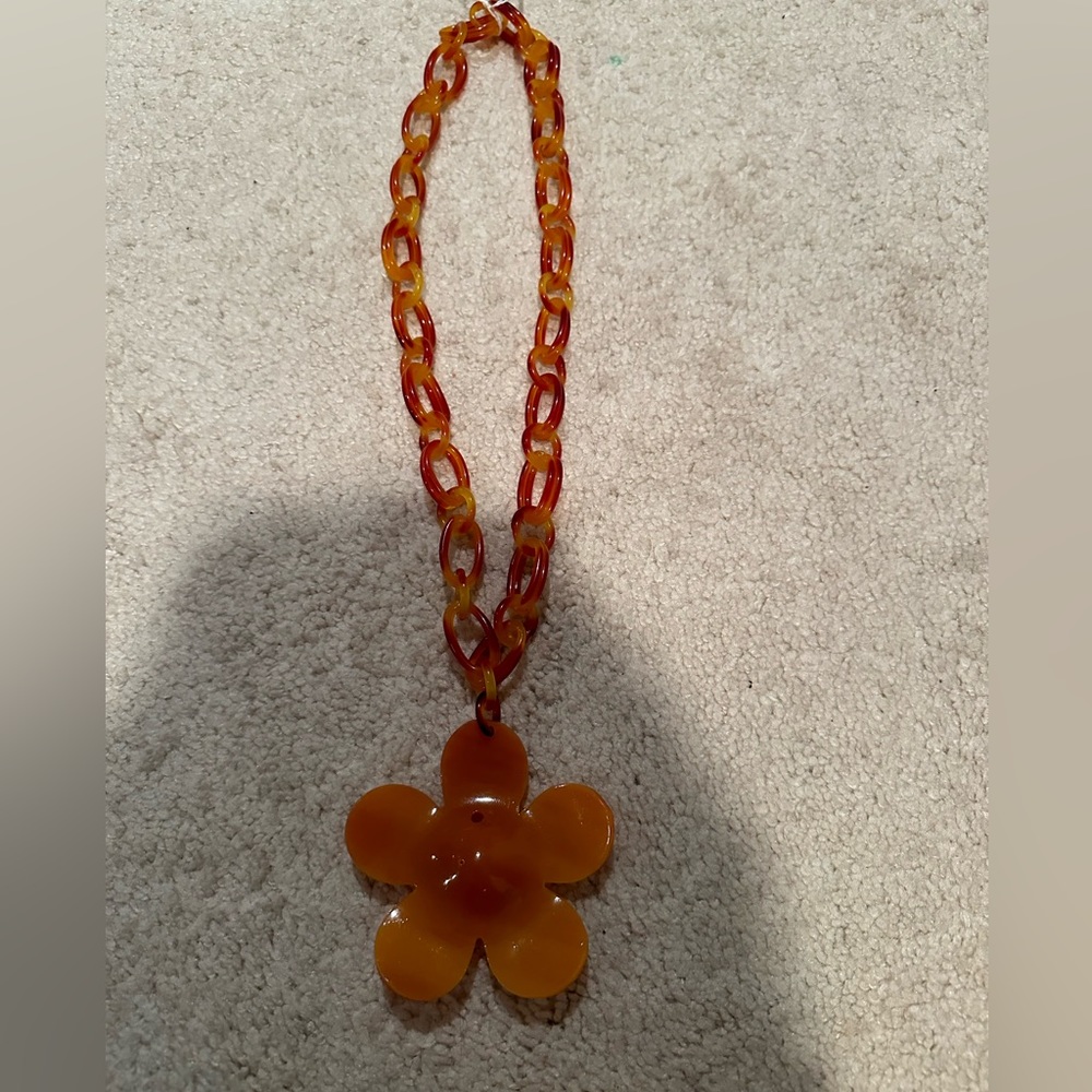 Bakelite flower necklace - amber orange color - authentic - Picture 2 of 2